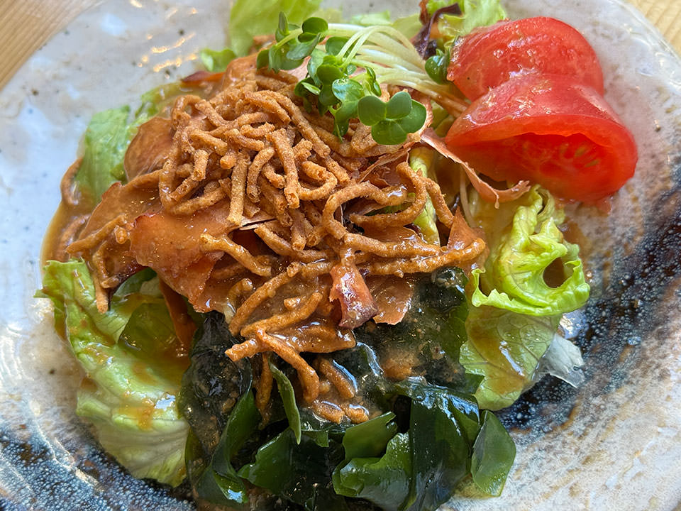 蕎麦屋のサラダ